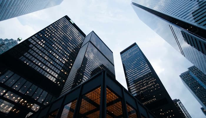 Immeubles de bureaux vus en contre-plongée